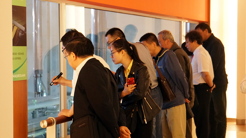 集團領(lǐng)導赴頂益食品、御品軒參觀學習