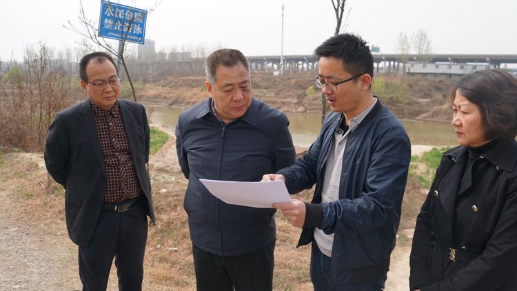 集團(tuán)領(lǐng)導(dǎo)金輝赴涇陽(yáng)產(chǎn)業(yè)基地就產(chǎn)業(yè)結(jié)構(gòu)調(diào)整、重點(diǎn)項(xiàng)目推進(jìn)等進(jìn)行工作調(diào)研
